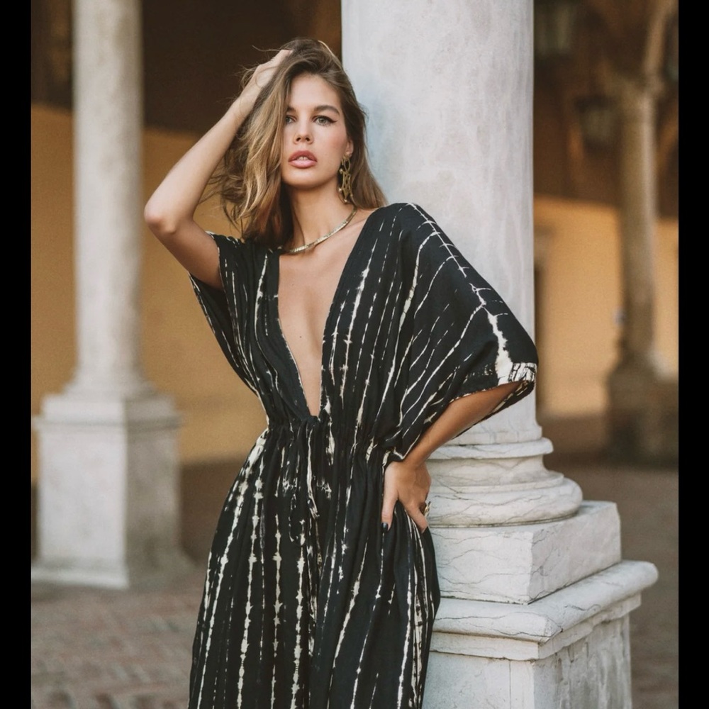 Chic Black and White Tie-Dye Dress